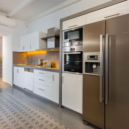 Allure With Jacuzzi And Acropolis View!!! * 린도스